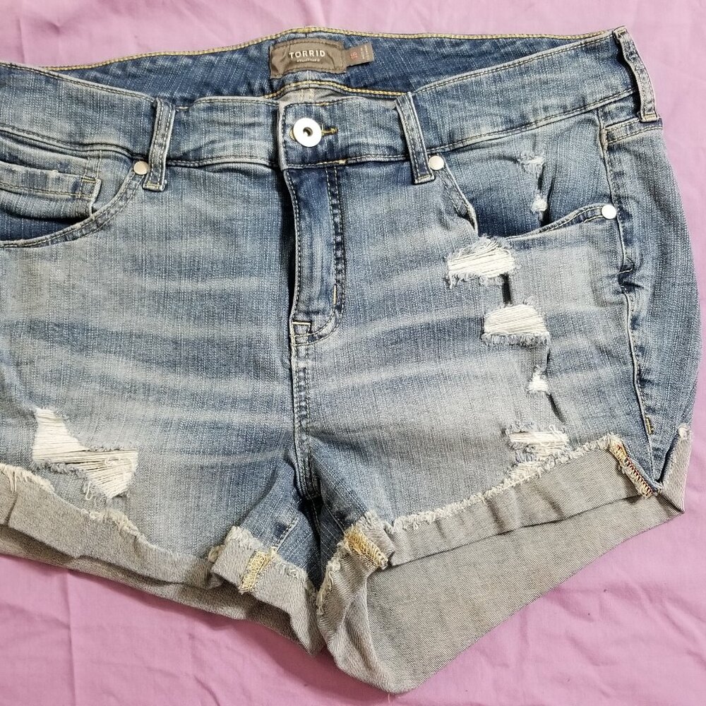 Torrid Light Washed Distressed Denim Jean Shorts 16